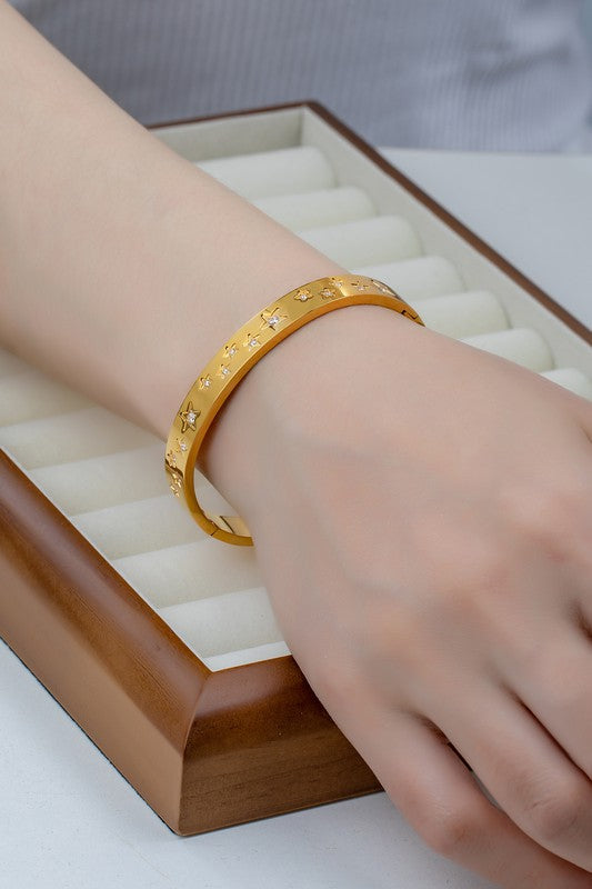 Waterproof stainless  engraved star hinge bangle
